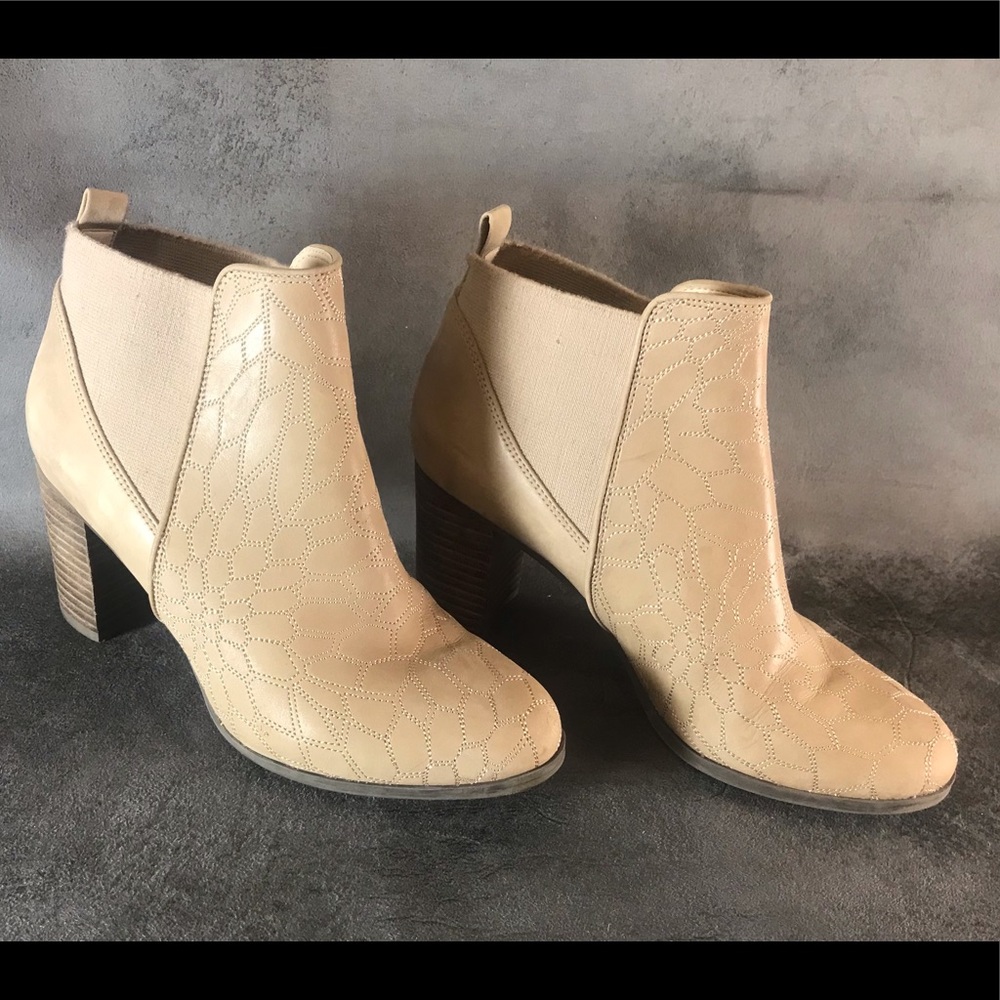 8.5 Tan/Bone Leather Booties Dr Scholls 3 In. heel